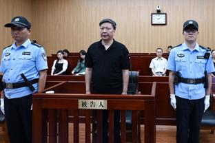 李铁今日在法庭照片，仍然有着标志性刘海